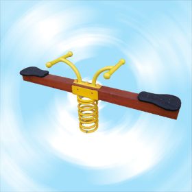 Balansoar pe arc cu două locuri și mânere metalice Balansoar pe arc cu două locuri și mânere metalice