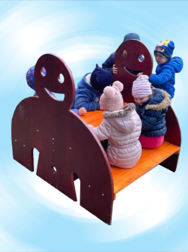 Bancă de exterior cu figurine